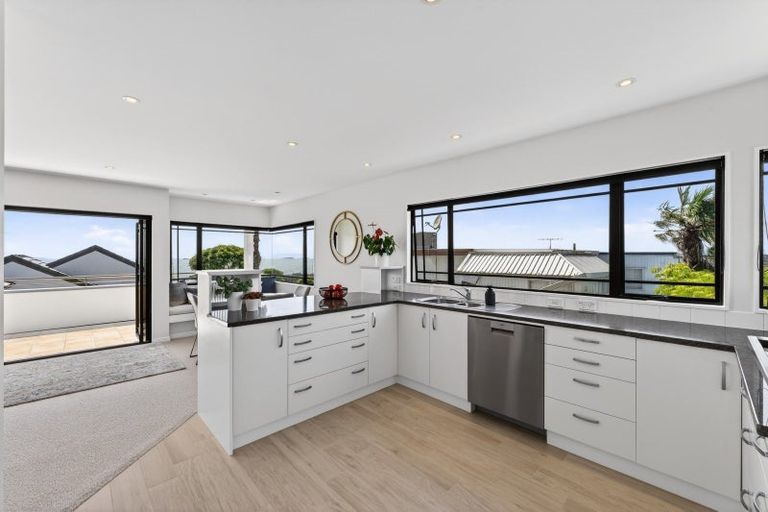 Photo of property in 5 Midway Avenue, Castor Bay, Auckland, 0620