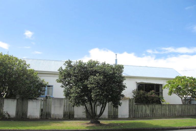 Photo of property in 2 Roberts Road, Awapuni, Gisborne, 4010