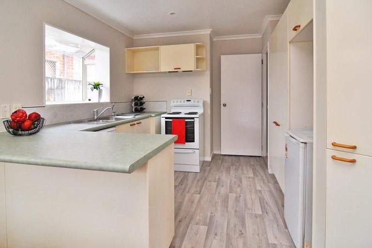 Photo of property in 2/31 Watson Place, Papatoetoe, Auckland, 2025