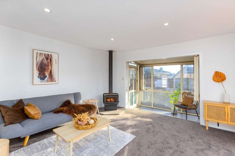 Photo of property in 2/19 Leonie Place, Aranui, Christchurch, 8061