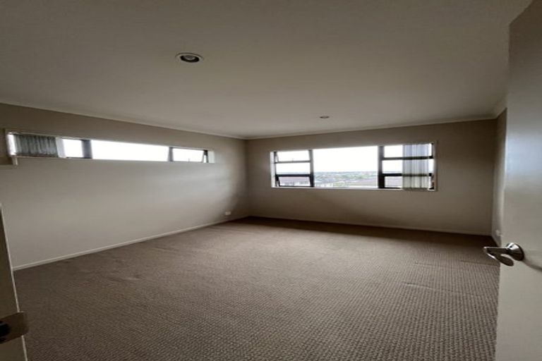 Photo of property in 8 Terrasini Drive, Flat Bush, Auckland, 2019
