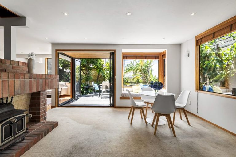 Photo of property in 3 Mizpah Road, Waiake, Auckland, 0630