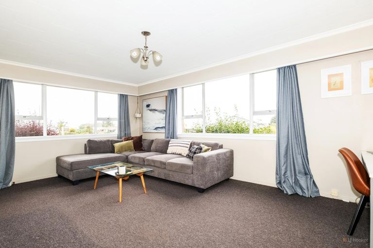 Photo of property in 1 Oxford Street, Waimate, 7924