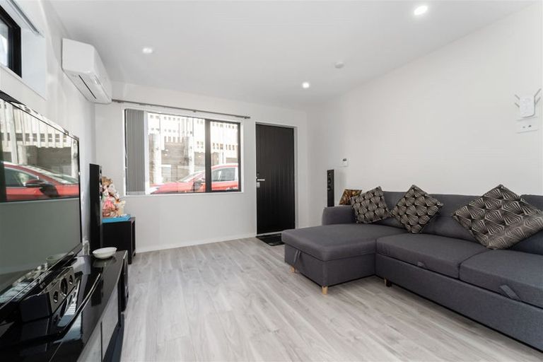 Photo of property in 13c Keiha Crescent, Massey, Auckland, 0614