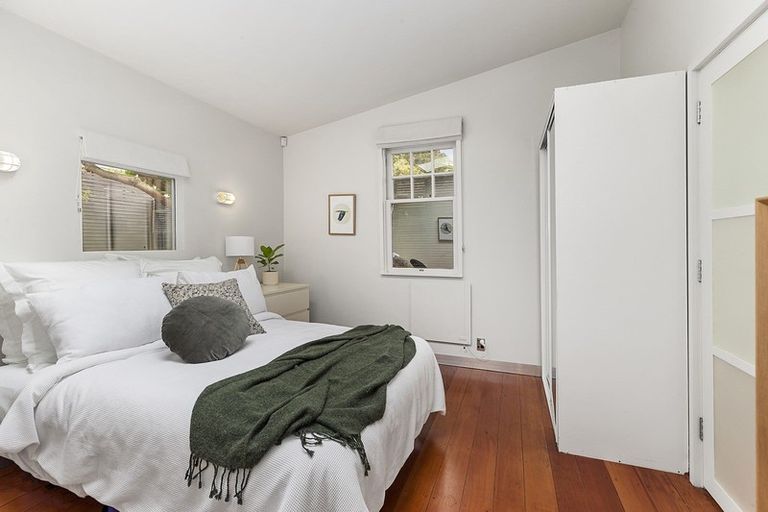 Photo of property in 69 Marine Parade, Seatoun, Wellington, 6022