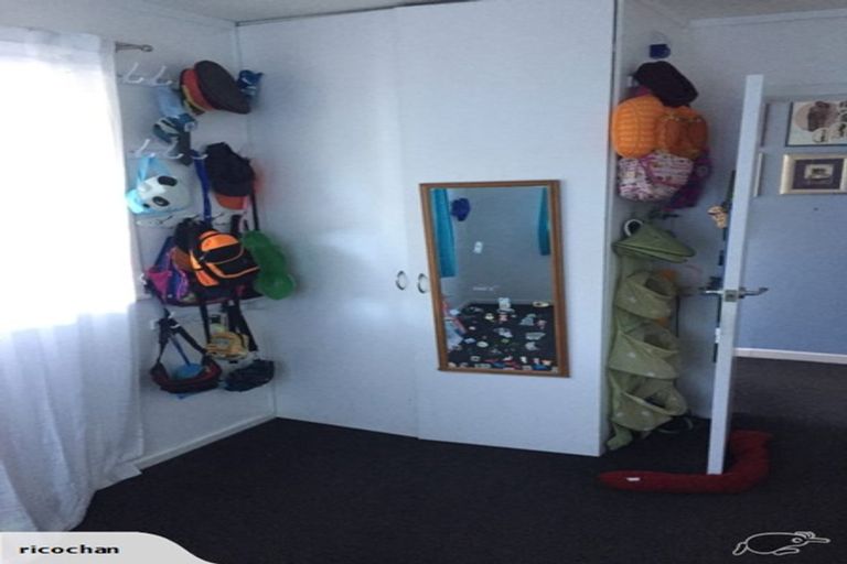 Photo of property in 32 Peter Terrace, Castor Bay, Auckland, 0620