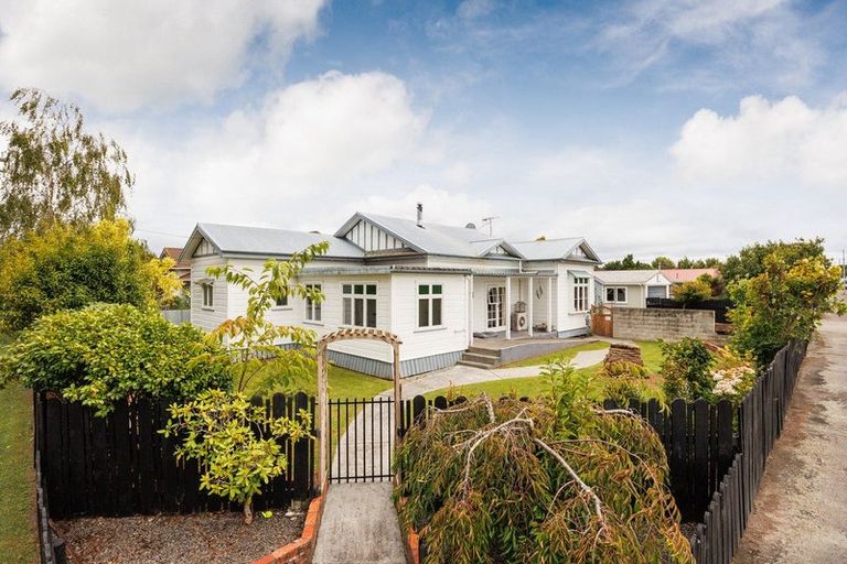 Photo of property in 30 Cuba Street, Marton, 4710