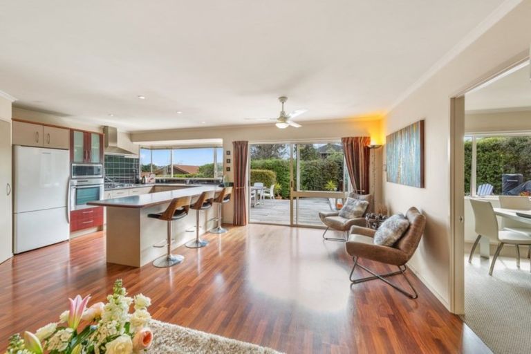 Photo of property in 13 Crescent Hills Court, Northpark, Auckland, 2013