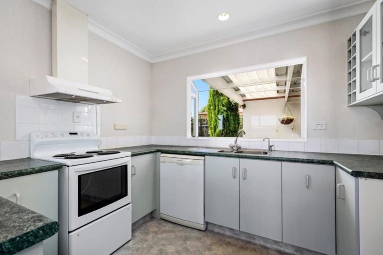 Photo of property in 22 Lucerne Place, Welcome Bay, Tauranga, 3112