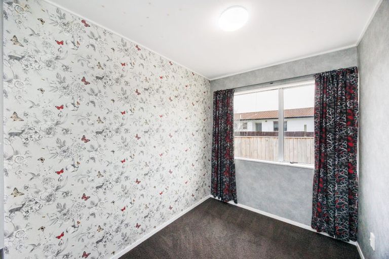 Photo of property in 18 Cumberland Place, Kelvin Grove, Palmerston North, 4414