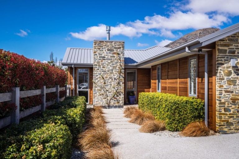Photo of property in 14 Cone Peak Close, Lake Hayes, Queenstown, 9304