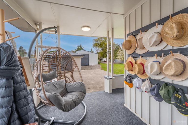 Photo of property in 30 Timaru Road, Waimate, 7924