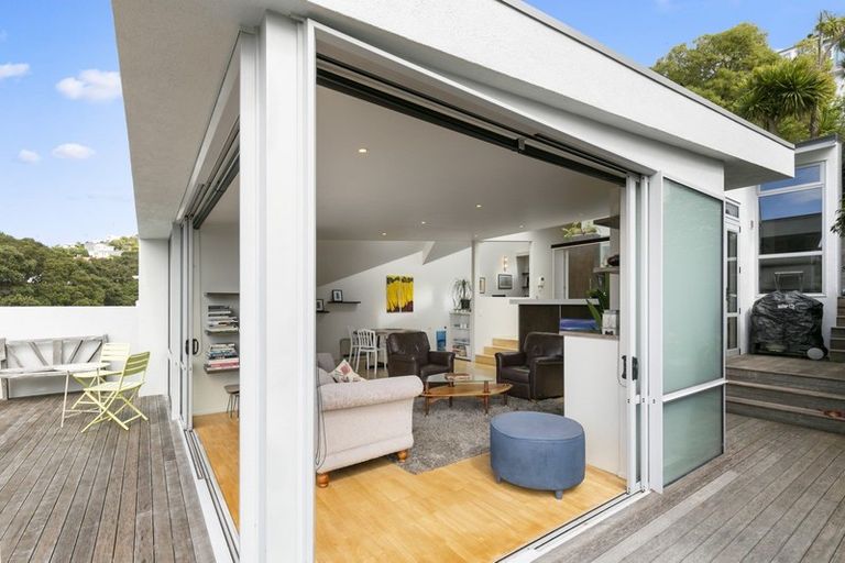 Photo of property in 3 Northland Road, Northland, Wellington, 6012