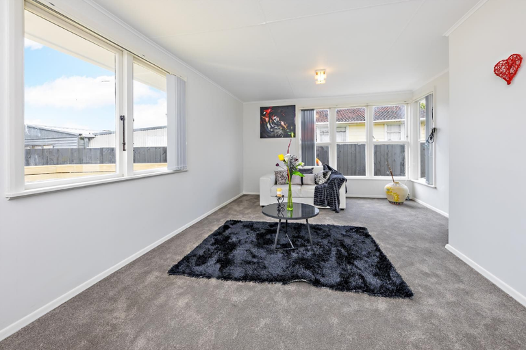 Photo of property in 7 Fairey Place, Mangere, Auckland, 2022