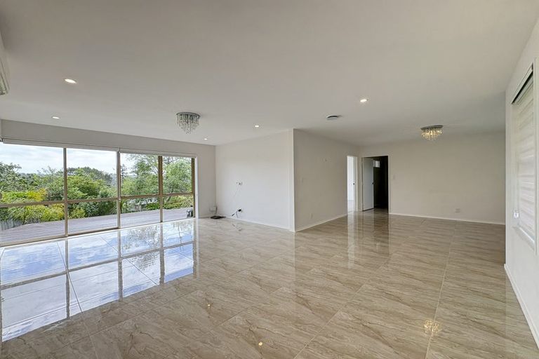 Photo of property in 17 Meteor Place, Schnapper Rock, Auckland, 0632