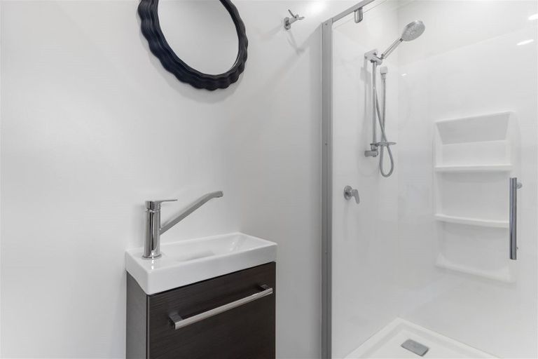 Photo of property in 50 Seymour Road, Sunnyvale, Auckland, 0612