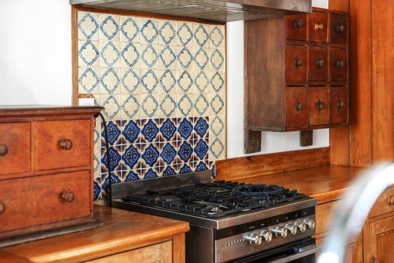 Photo of property in 90 Pendarves Street, New Plymouth, 4310