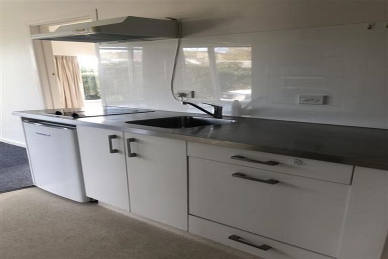 Photo of property in 16 Howard Road, Taradale, Napier, 4112