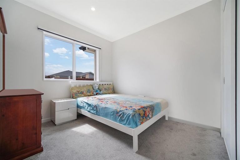 Photo of property in 1 Tuwhare Street, Papakura, 2110