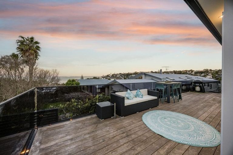 Photo of property in 29 Masterton Road, Rothesay Bay, Auckland, 0630