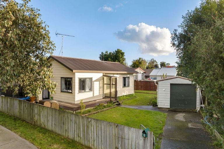 Photo of property in 1 Horlicks Place, Randwick Park, Auckland, 2105