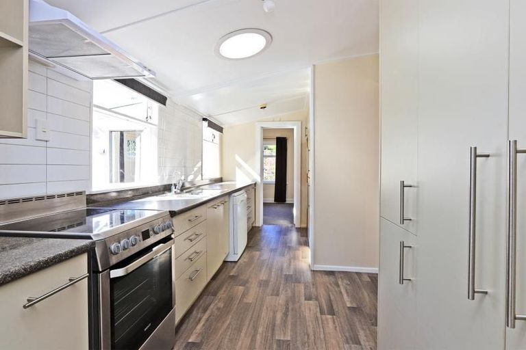 Photo of property in 10 Coote Road, Bluff Hill, Napier, 4110