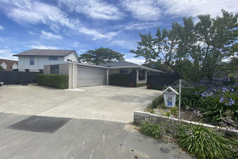 Photo of property in 39 Camberwell Place, Avonhead, Christchurch, 8042