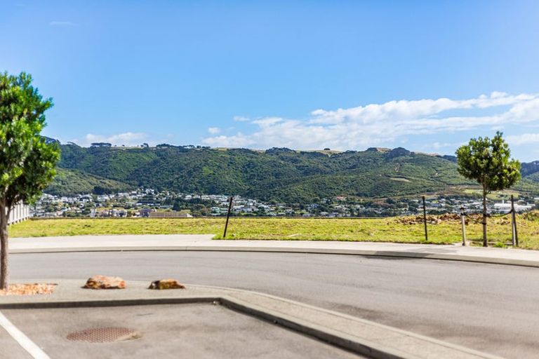 Photo of property in 16a Okupe Grove, Aotea, 5024