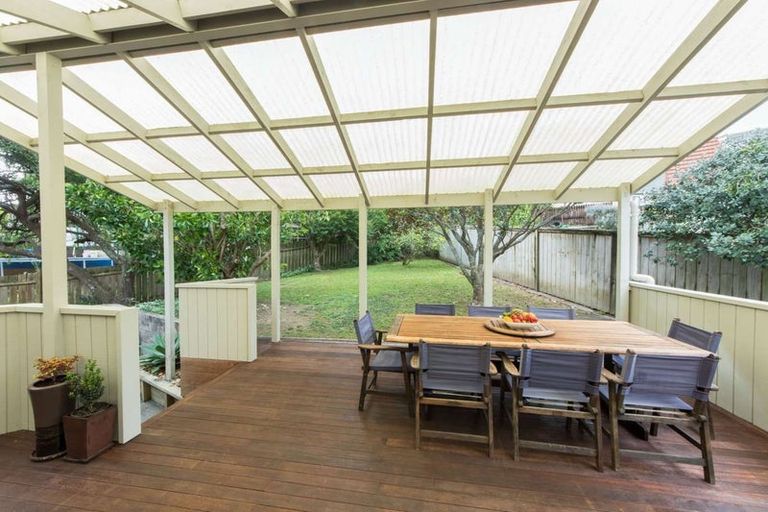 Photo of property in 14 Woodhouse Place, West Harbour, Auckland, 0618