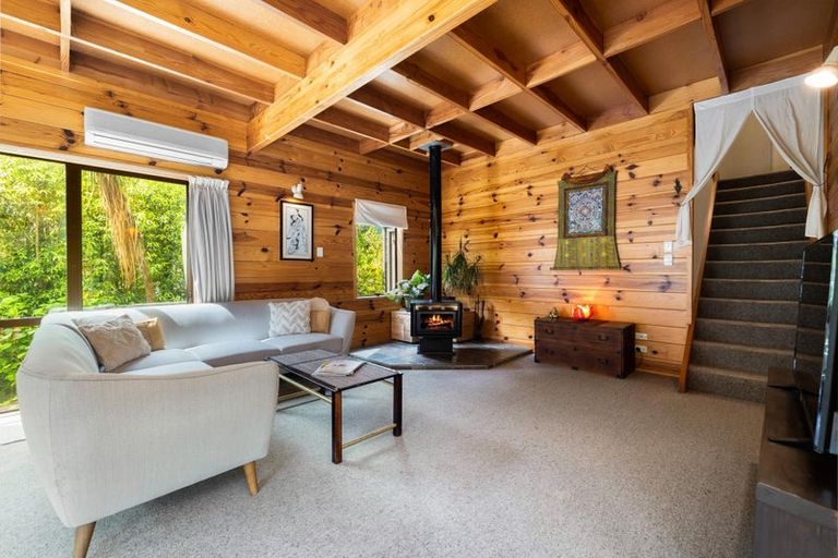 Photo of property in 5 Mackinnon Terrace, Sunshine Bay, Queenstown, 9300