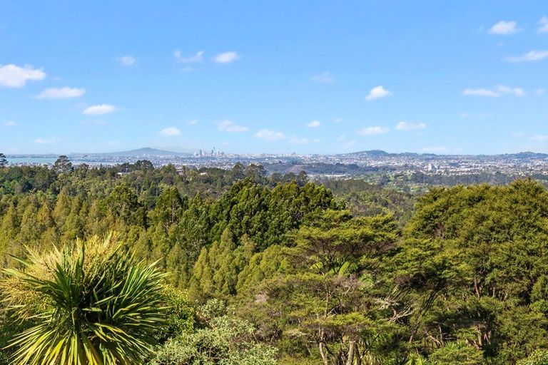 Photo of property in 300 Forest Hill Road, Waiatarua, Auckland, 0612