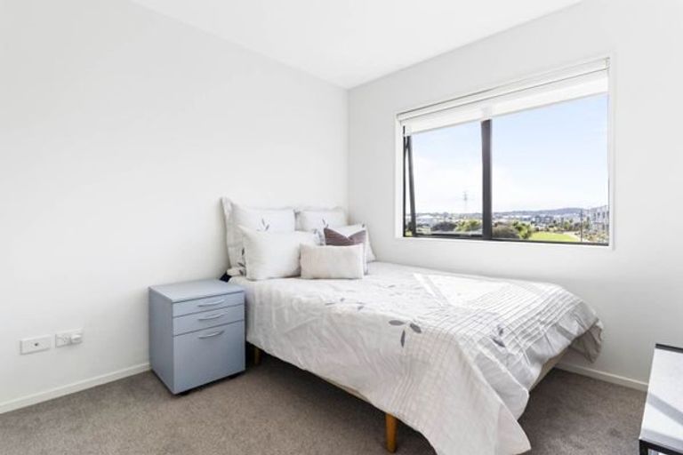 Photo of property in 39a Soaring Bird Drive, Takanini, 2112