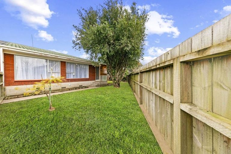 Photo of property in 2/36 Blacklock Avenue, Henderson, Auckland, 0612