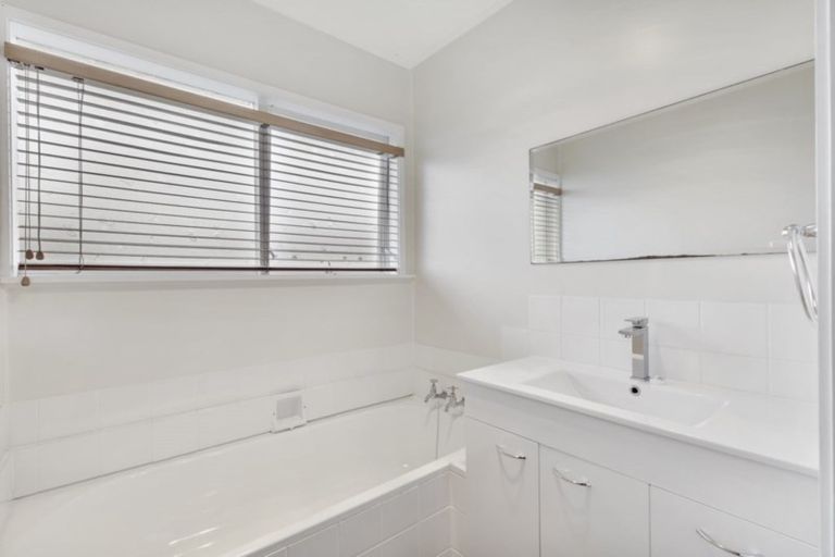 Photo of property in 1/5 Ashdown Place, Pahurehure, Papakura, 2113