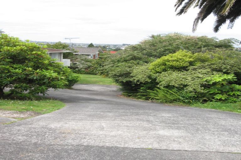 Photo of property in 2/74 Chivalry Road, Glenfield, Auckland, 0629