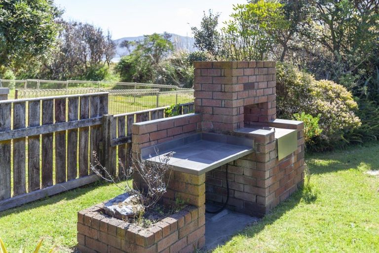 Photo of property in 10 Nuhaka Place, Paraparaumu Beach, Paraparaumu, 5032