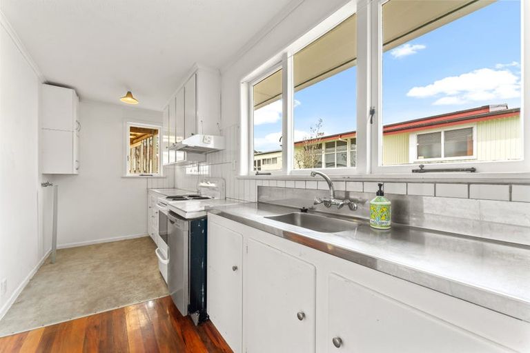 Photo of property in 30 Ozich Avenue, Te Atatu South, Auckland, 0610