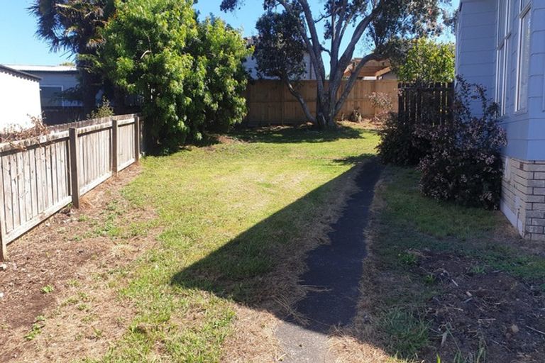 Photo of property in 308 Roscommon Road, Clendon Park, Auckland, 2103