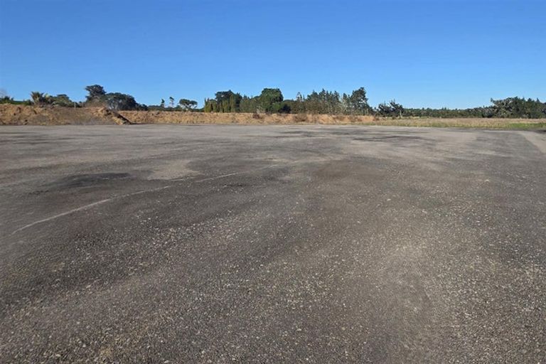 Photo of property in 96a Trig Road, Whenuapai, Auckland, 0618