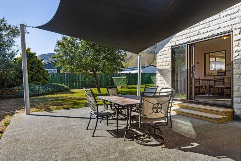 Photo of property in 18 Benmore Place, Omarama, 9412