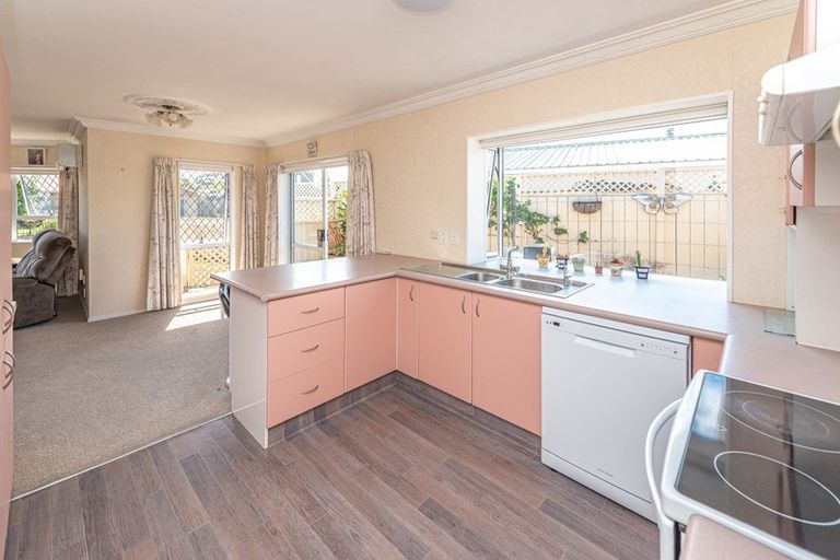 Photo of property in 6 Waharua Place, Tawhero, Whanganui, 4501