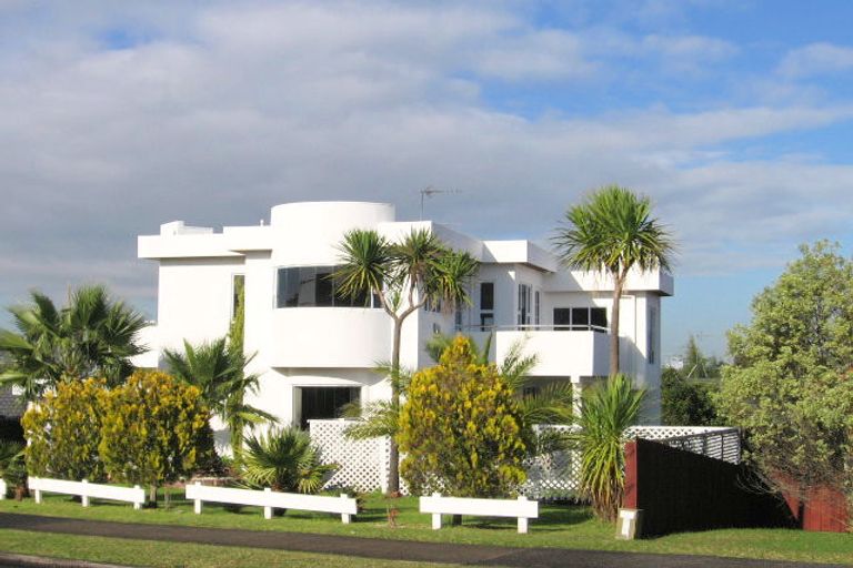 Photo of property in 8 Woodview Rise, Botany Downs, Auckland, 2010