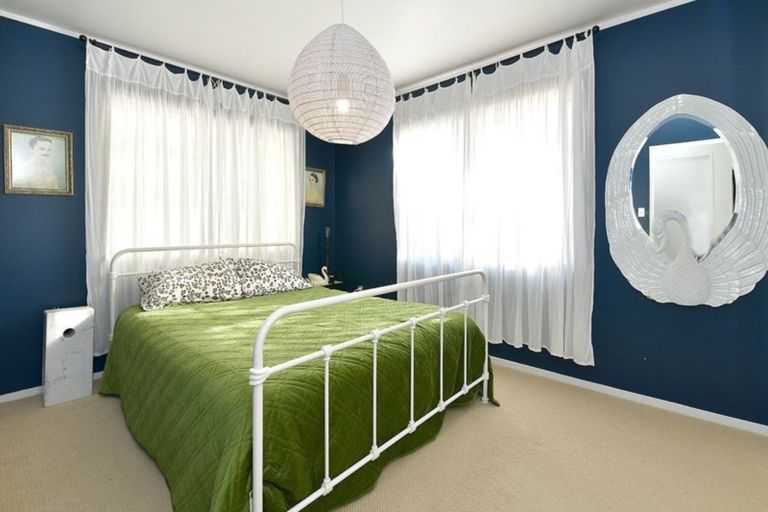 Photo of property in 2/56 Nigel Road, Browns Bay, Auckland, 0630