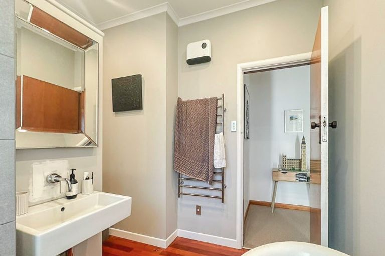 Photo of property in 6 Ridout Street, Maeroa, Hamilton, 3200