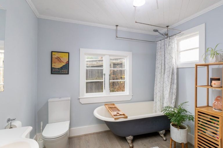 Photo of property in 124 Wyndham Road, Pinehaven, Upper Hutt, 5019