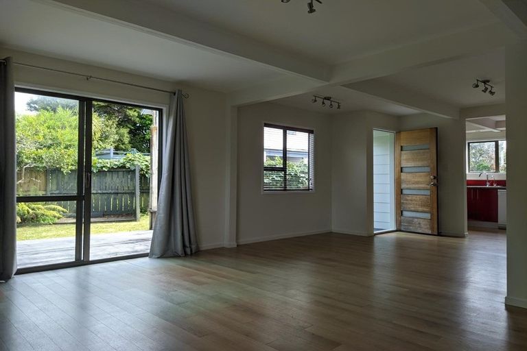 Photo of property in 2/18 Manuka Road, Glenfield, Auckland, 0629