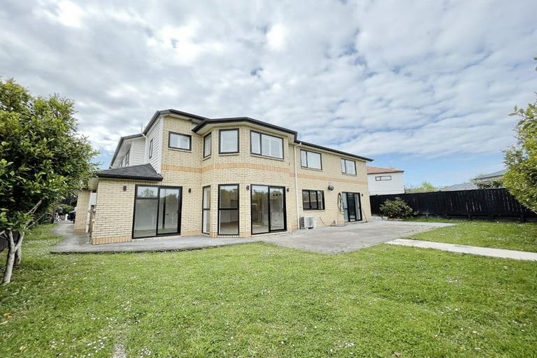 Photo of property in 3 Ballintra Close, Pinehill, Auckland, 0632