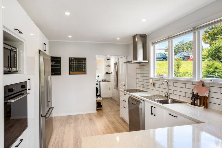 Photo of property in 82 Holborn Drive, Stokes Valley, Lower Hutt, 5019