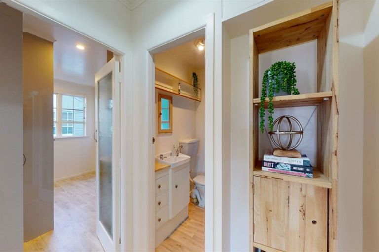 Photo of property in Regency Flats, 6/29-45 Miramar North Road, Miramar, Wellington, 6022