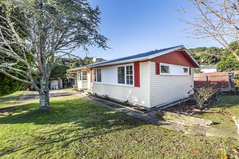 Photo of property in 17 Cardiff Crescent, Cannons Creek, Porirua, 5024